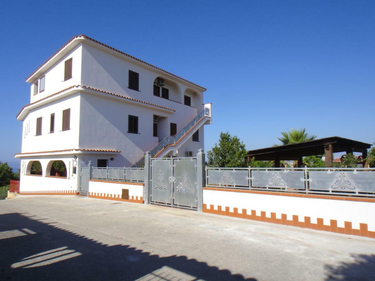 Nora'S Flats Apartamento Triscina Exterior foto